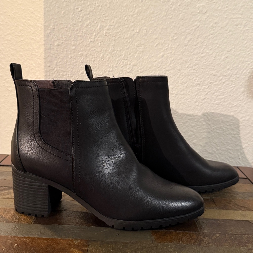 New in Box LifeStride Mesa Chelsea Lug Sole Side Zip Ankle Booties Women’s 9.5 M